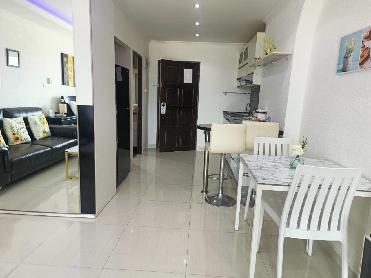 View Talay 6 Pattaya Beach Apartment By Honey Eksteriør billede