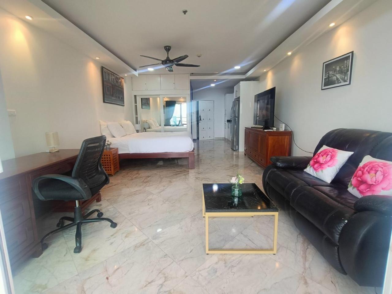 View Talay 6 Pattaya Beach Apartment By Honey Eksteriør billede