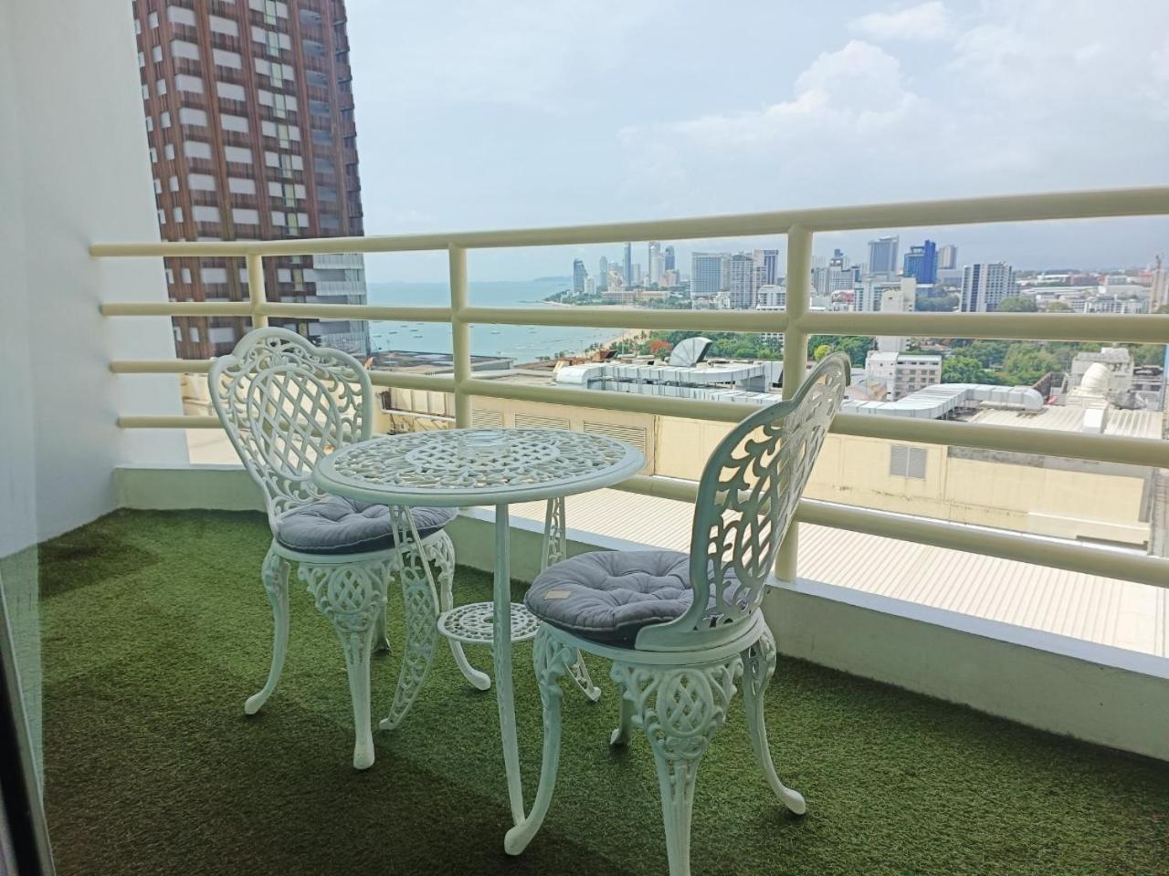 View Talay 6 Pattaya Beach Apartment By Honey Eksteriør billede