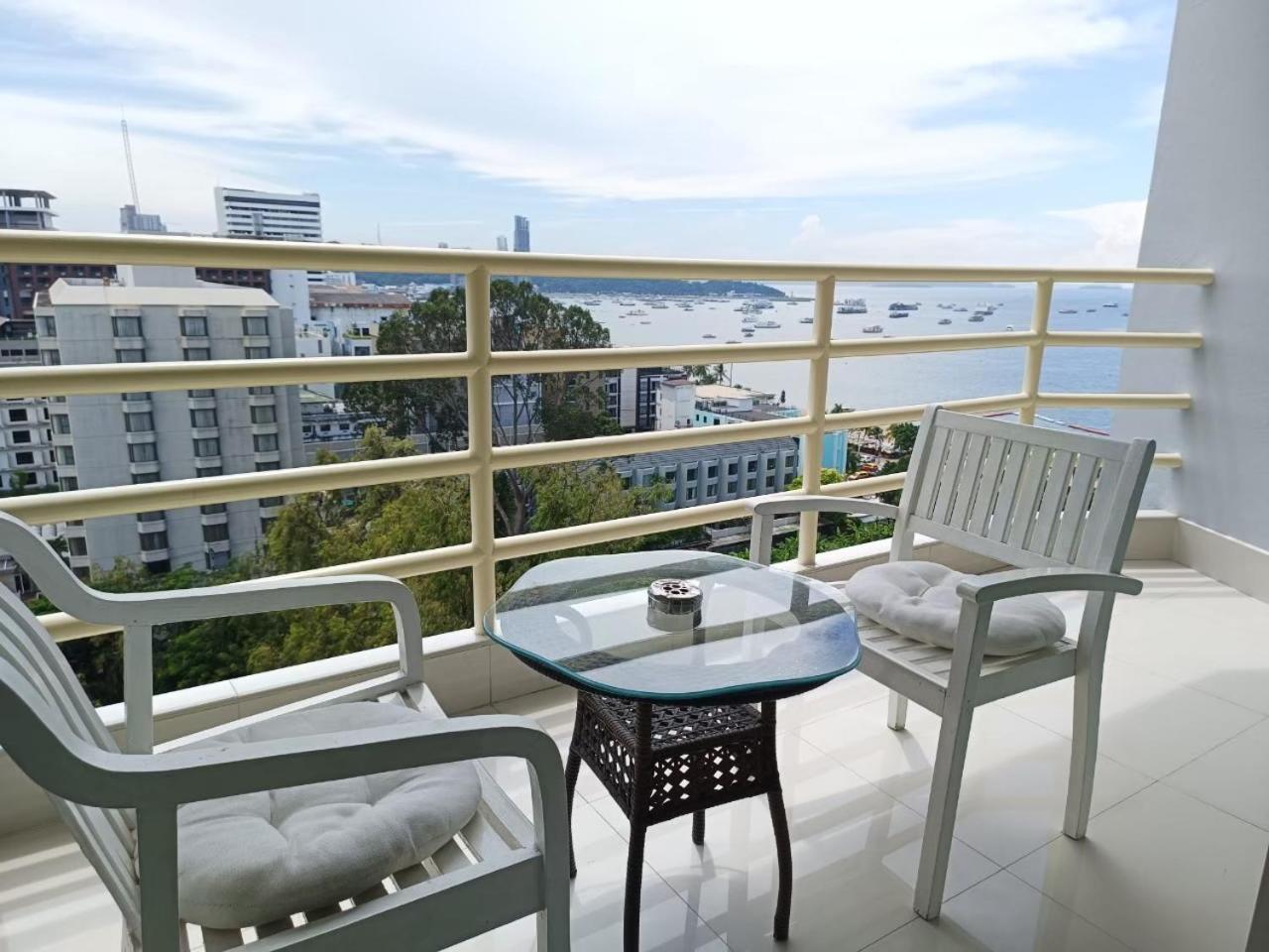 View Talay 6 Pattaya Beach Apartment By Honey Eksteriør billede