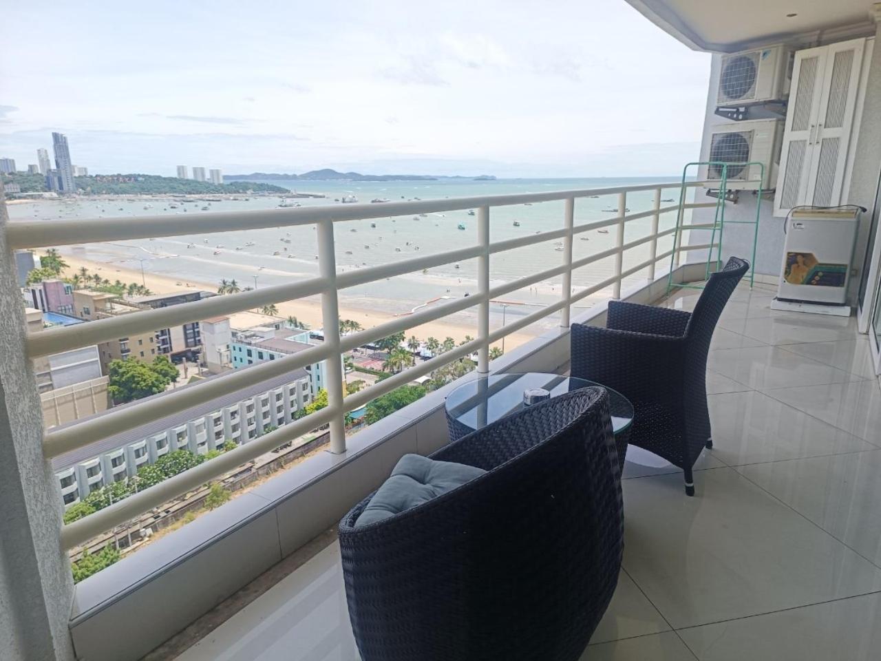 View Talay 6 Pattaya Beach Apartment By Honey Eksteriør billede