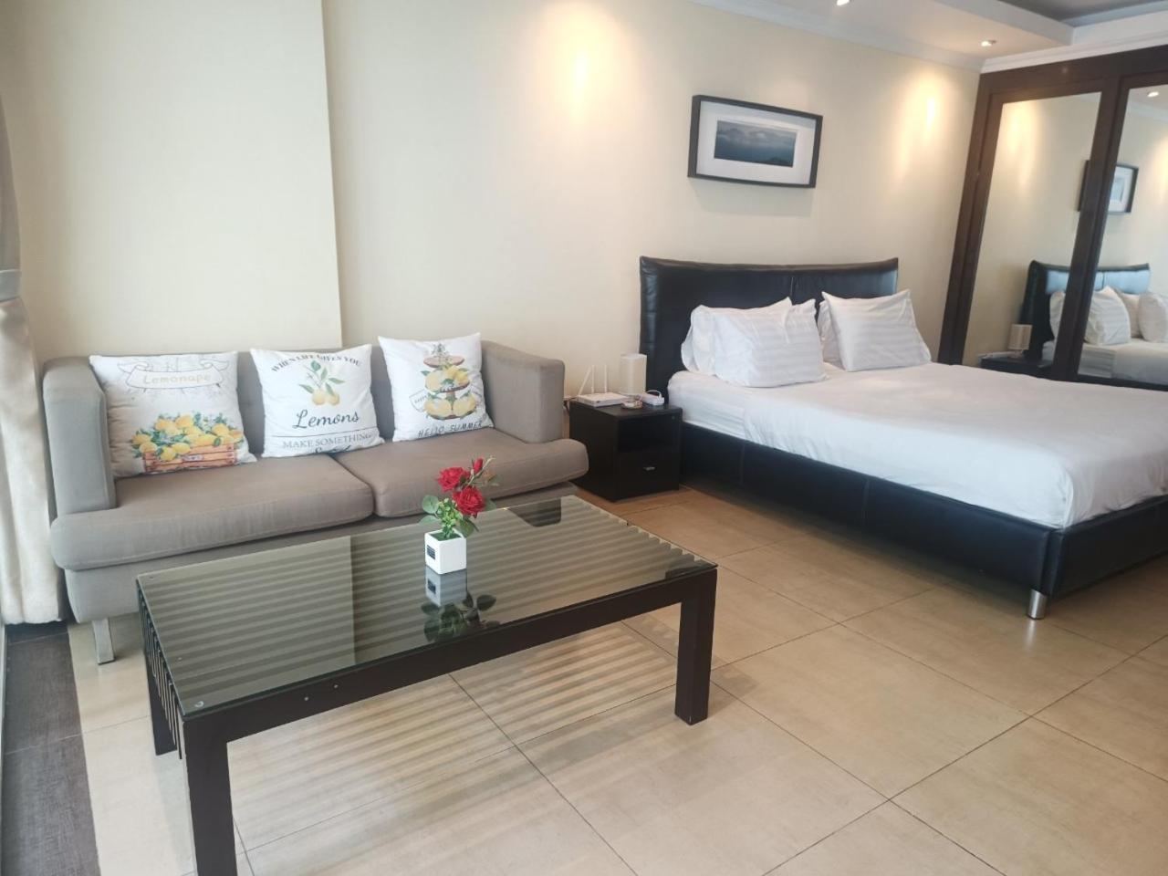 View Talay 6 Pattaya Beach Apartment By Honey Eksteriør billede