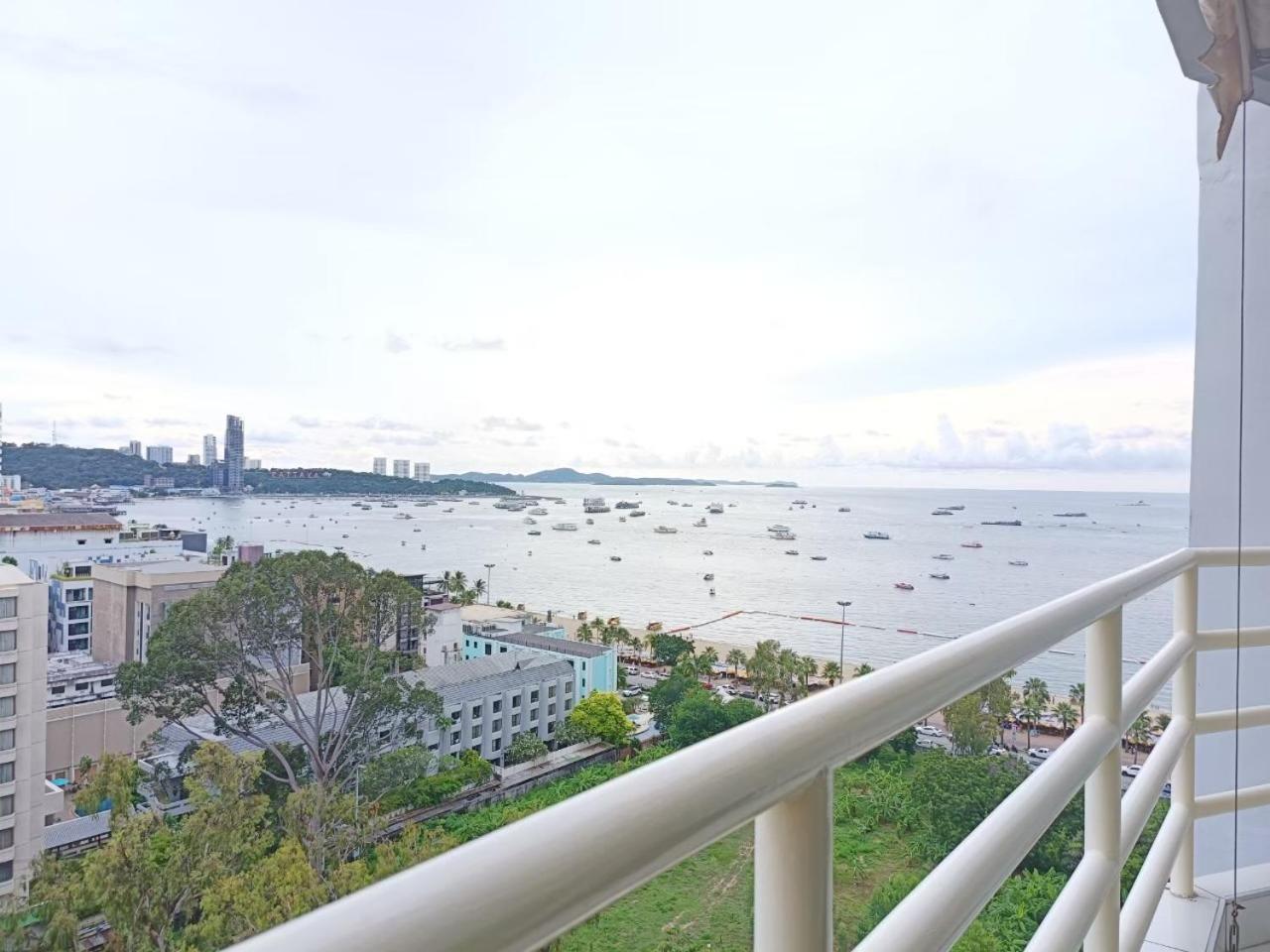 View Talay 6 Pattaya Beach Apartment By Honey Eksteriør billede